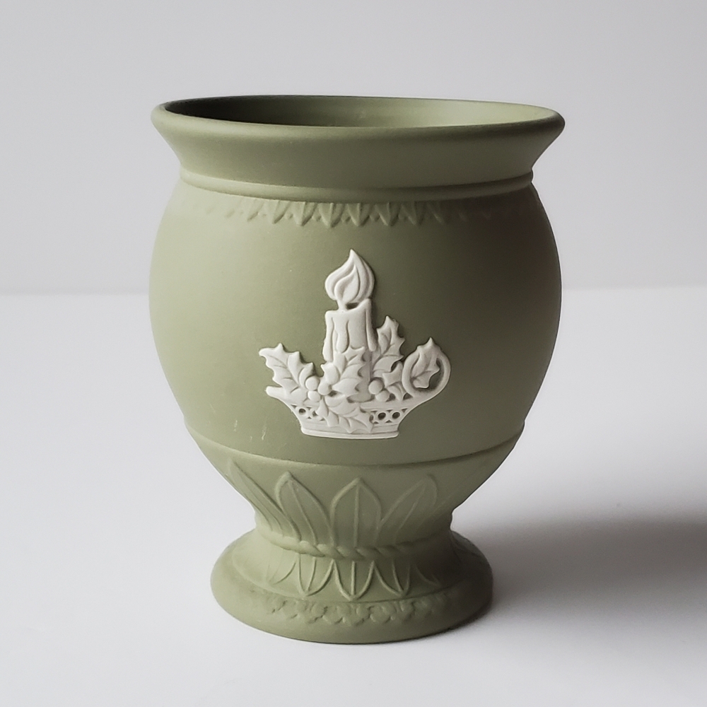 Wedgwood Green Jasperware Vase Christmas Candle & Holly White Bas-Relief Design